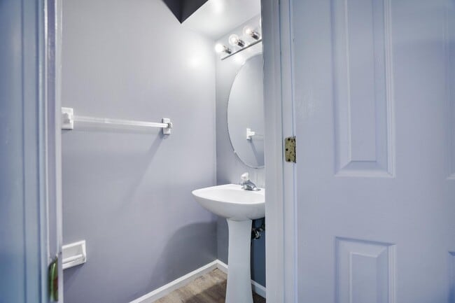 Building Photo - 305 Inverness Dr