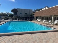 Building Photo - 1540 Glen Oaks Dr E