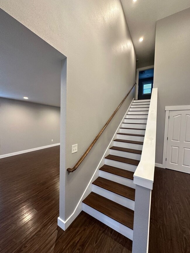 Building Photo - 4 Bedroom House Available in Hammond!