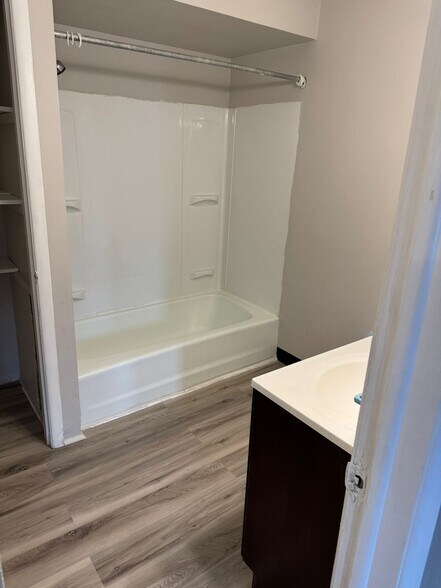 Building Photo - 221 Cookstown New Egypt Rd