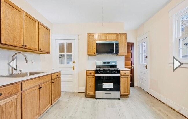 Building Photo - Private room available in clean, well maintained home - UTILITIES INCLUDED