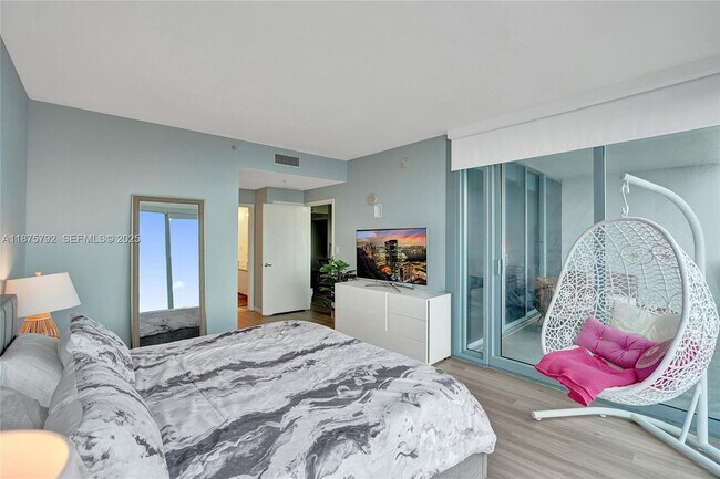 Building Photo - 601 NE 36th St