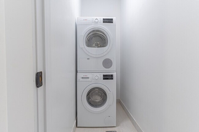 Building Photo - 1255 Decatur St