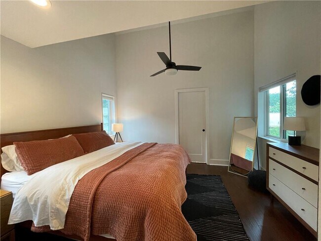 Building Photo - 1806 Haskell St