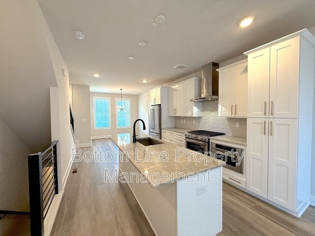 Building Photo - 627 W Tremont Ave