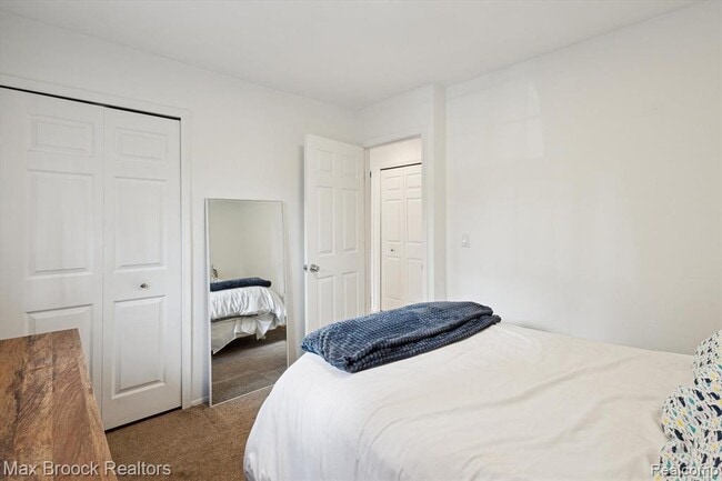 Building Photo - 1131 Indianwood Trail