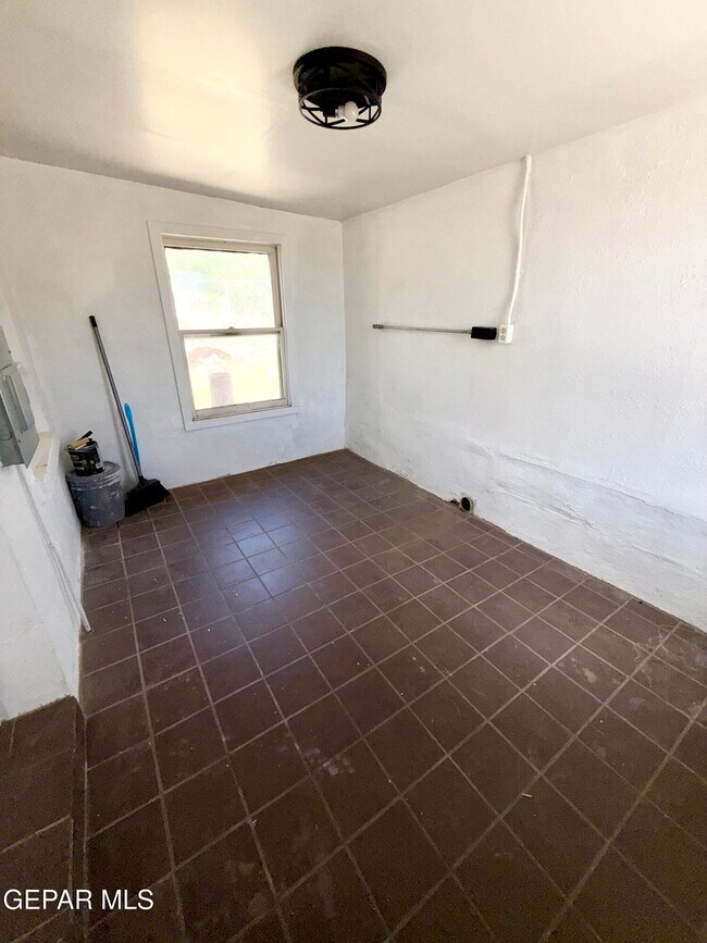 Building Photo - 3203 Frankfort Ave