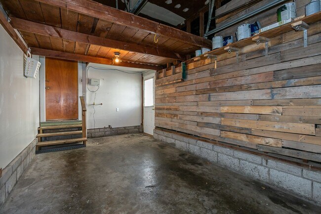Building Photo - 3 Bedroom 1 Bath in Tulsa
