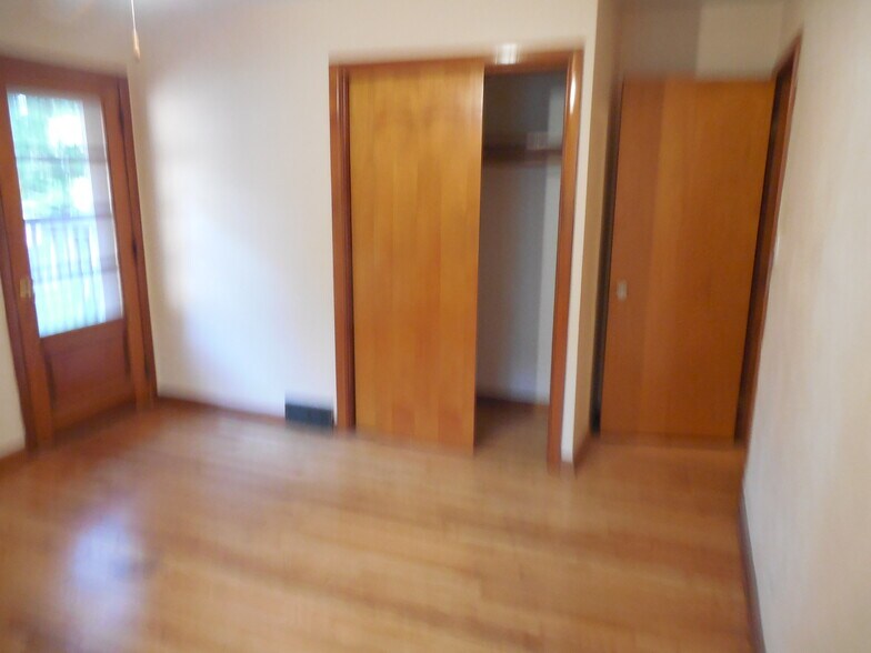 third bedroom with access to outside deck - 131 N Rockford Ave