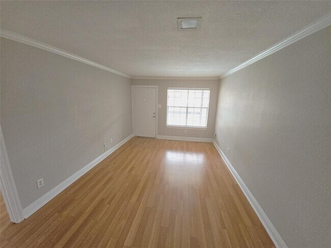 Building Photo - 845 Augusta Dr