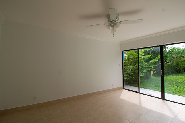 Building Photo - 1437 White Pine Dr