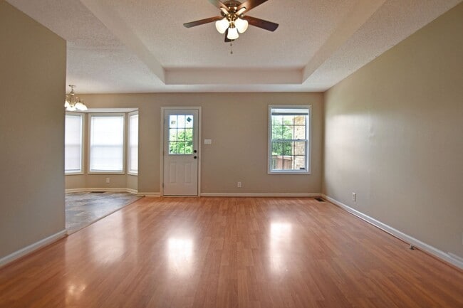 Building Photo - Pet Friendly Three Bedroom with Bonus!
