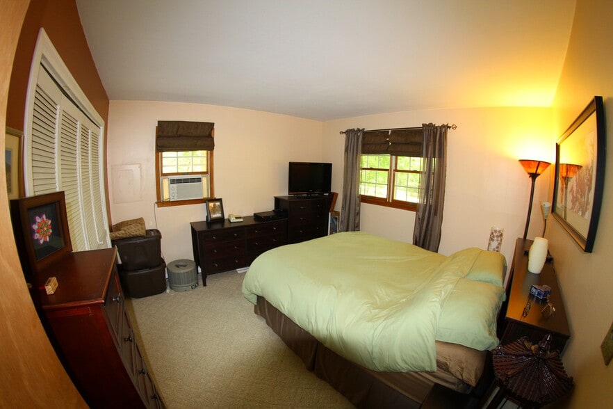 Building Photo - 309 Cedar Ln