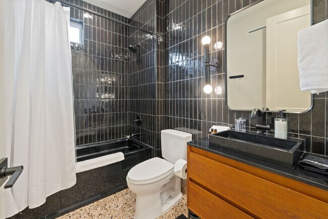 Building Photo - 1117 3rd Ave S