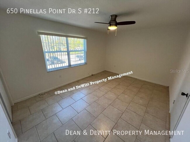 Building Photo - 650 Pinellas Point Dr S