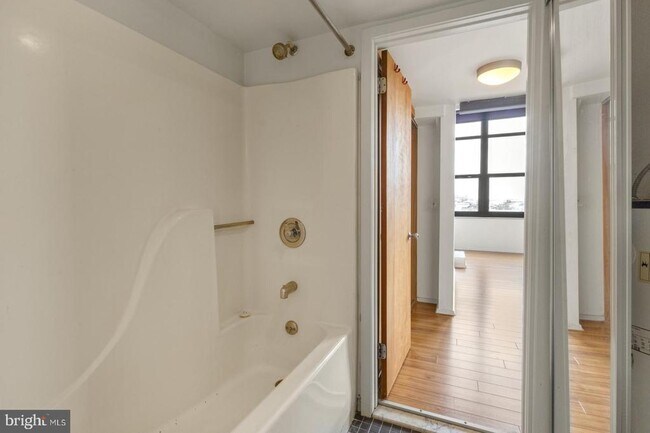 Building Photo - 849 S 7th St