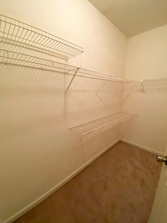 Building Photo - Townhome in sought after Coventry.