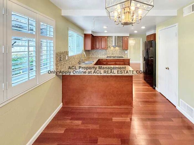 Building Photo - 4 Bedroom Home in Hayward Heights | Hayward Hills | Spacious Layout | Quiet Neighborhood