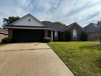 Building Photo - South Bossier Beauty!
