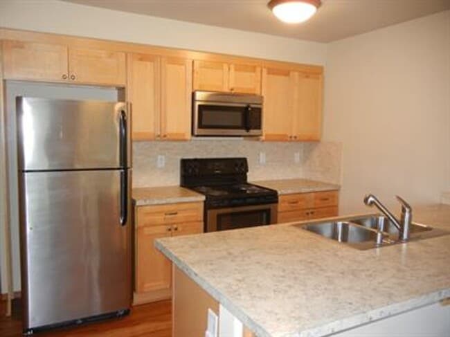 Building Photo - 3 Bedroom 2.5 Bath located in Tumwater