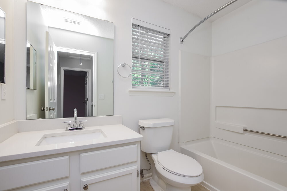 Building Photo - 3033 Oakcroft Dr