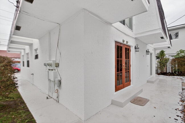 Building Photo - 536 SE 20th Ave