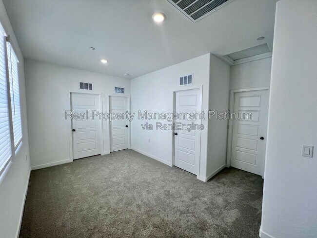 Building Photo - 883 Fruitwood Ave