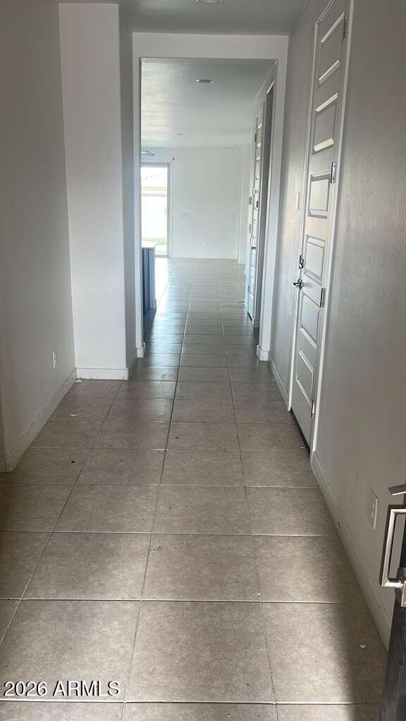 Building Photo - 1318 E Irwin Ave