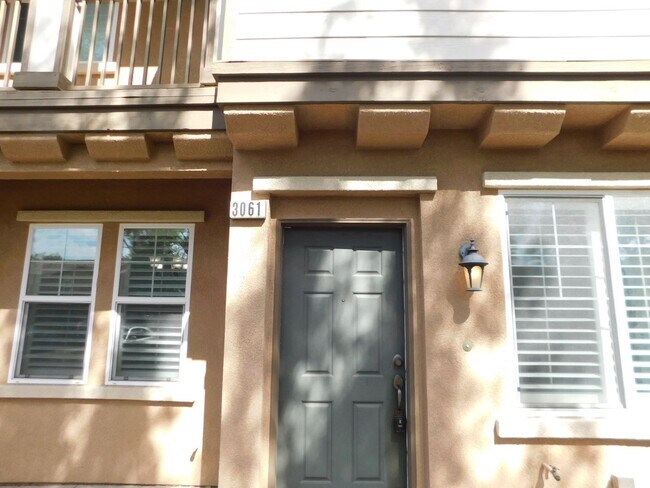 Building Photo - Beautiful 4 bed, 2.5 bath unit in Orange.