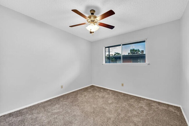 Building Photo - 803 Oakland St