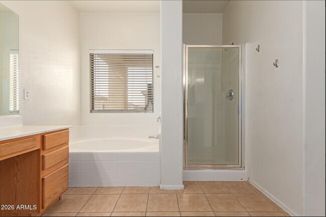 Building Photo - 513 W Beautiful Ln