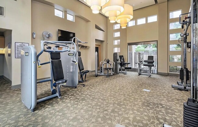 Building Photo - $2,900 - 2 Bedroom, 2 Bathroom Condo in the Heart of UTC La Jolla