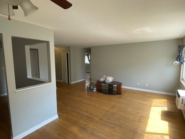 Building Photo - 8845 Lamon Ave