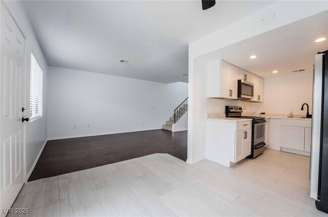 Building Photo - 1133 Willow Tree Dr