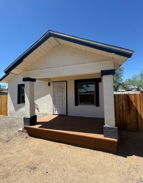 Primary Photo - 5518 E Calle Encinas