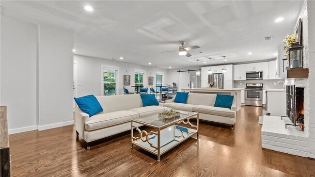 Building Photo - 204 Cold Creek Dr