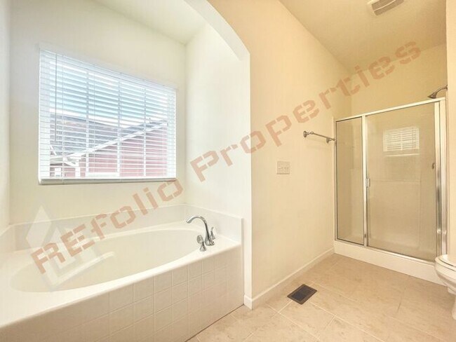 Building Photo - Beautiful 2 Story 3 Bedroom End Unit Townh...
