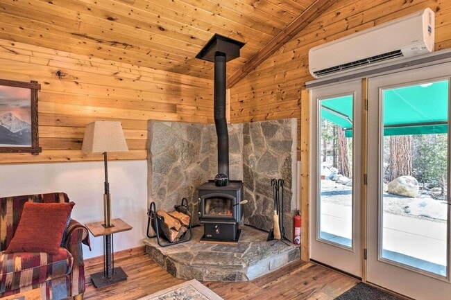 Building Photo - Gorgeous 2 Bed, 1.5 Bath Cabin Retreat on Big Creek