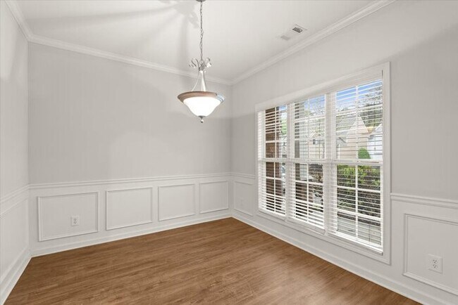 Building Photo - 5 Bedroom in Buford. Great School