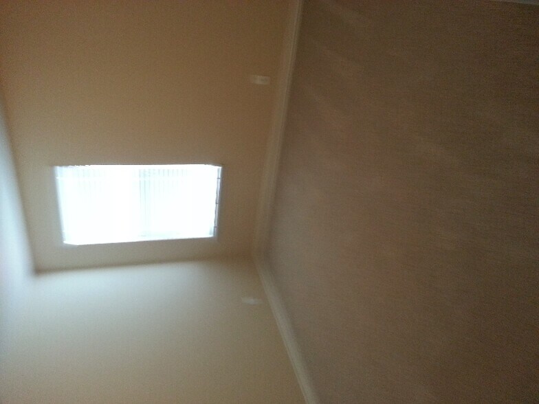 Building Photo - 10237 Metz Vly