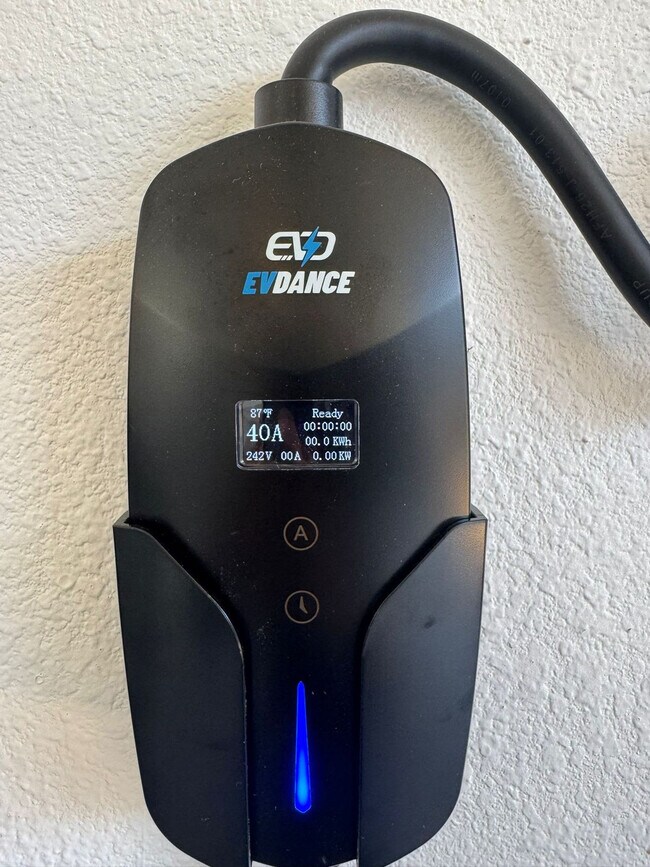 Building Photo - 2117 Benjamin Rd