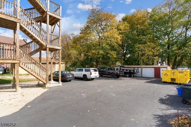 Building Photo - 57 Elm St