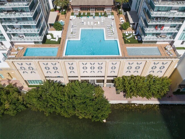 Building Photo - 300 Sunny Isles Blvd