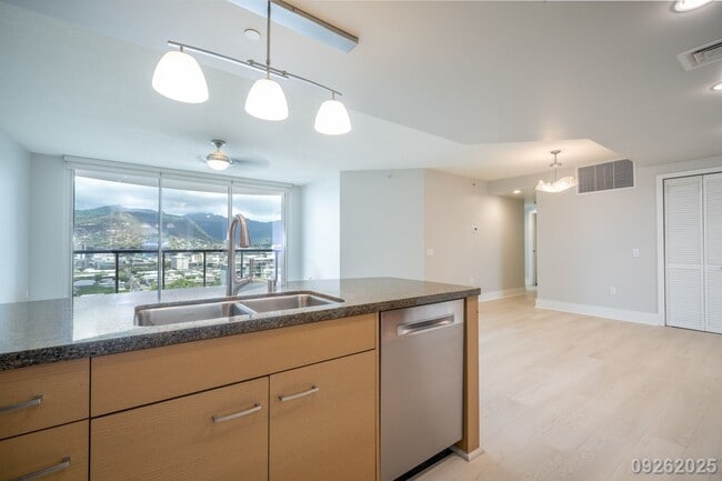 Building Photo - Luxury 3 Bed 2 Bath in the Allure