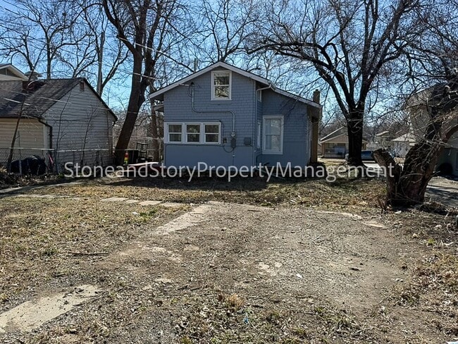 Building Photo - 3 bedroom 2 bath near Washburn University