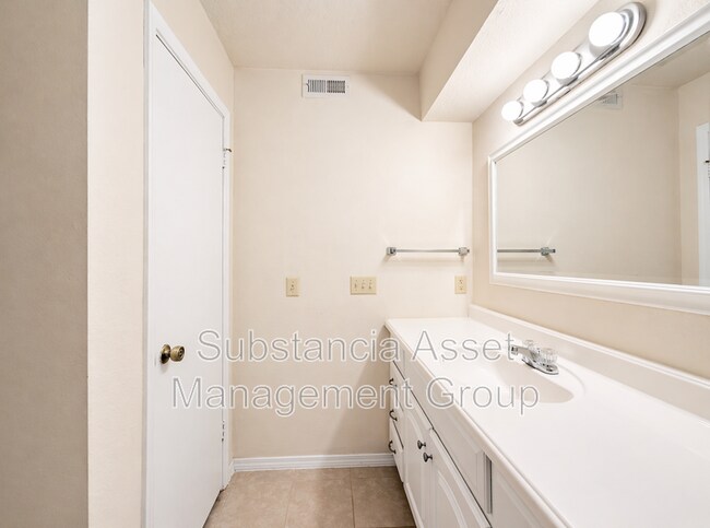 Building Photo - 14443 N Pennsylvania Ave