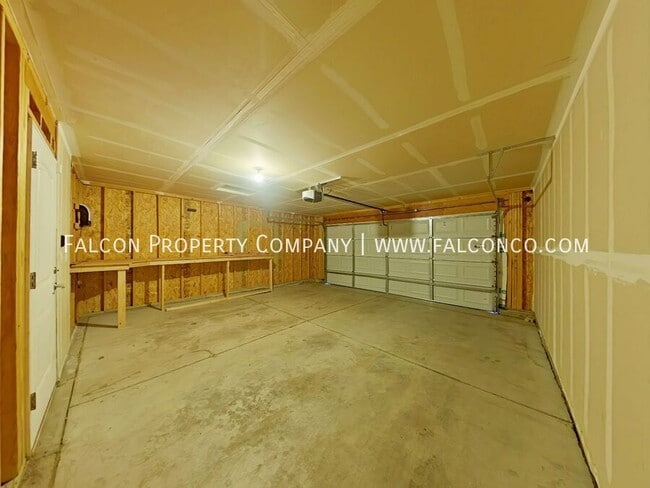 Building Photo - 10151 Silver Stirrup Dr