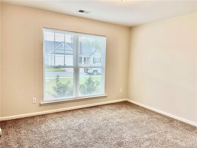 Building Photo - 283 Chestnut Dr