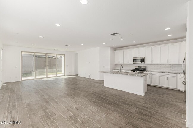 Building Photo - 1229 E Maldonado Dr