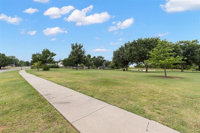 Building Photo - 1504 Sandpiper Ln